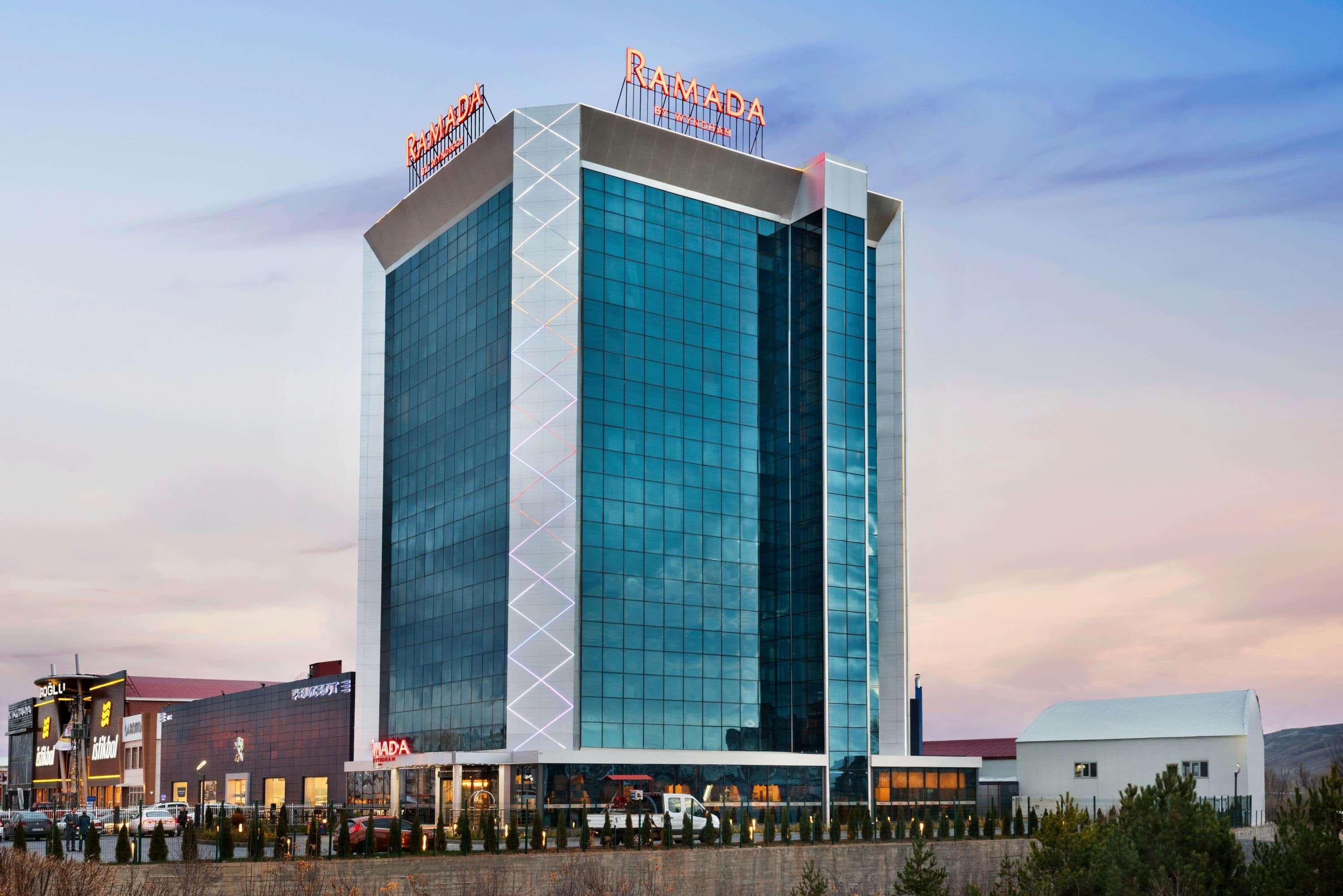 Ramada By Wyndham Sivas Hotel Buitenkant foto