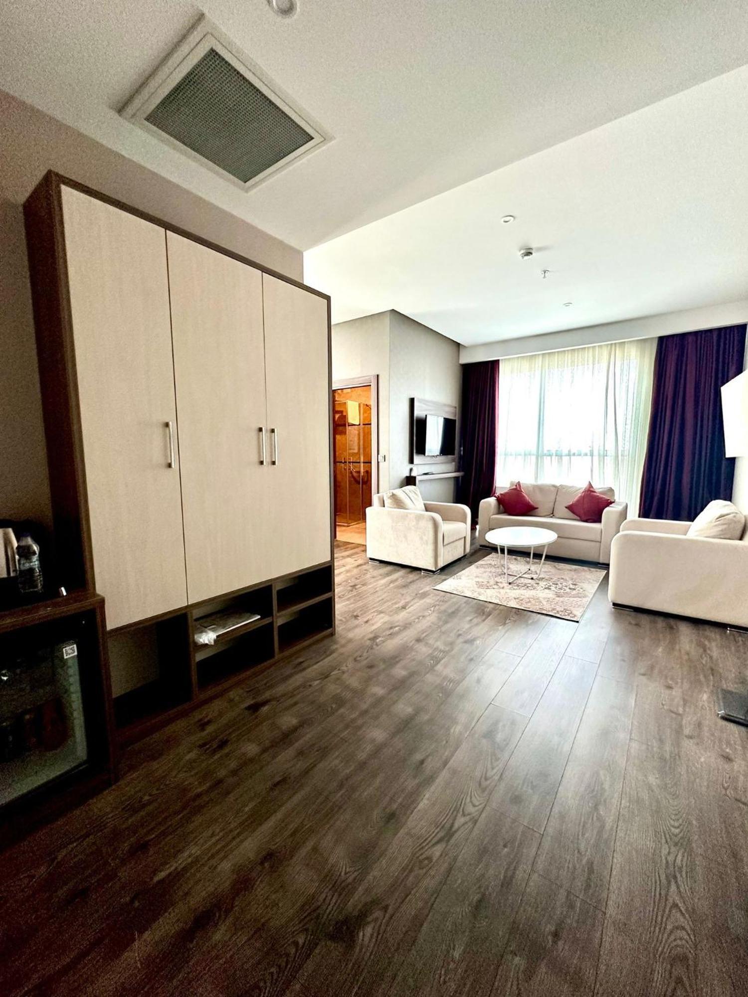 Ramada By Wyndham Sivas Hotel Buitenkant foto