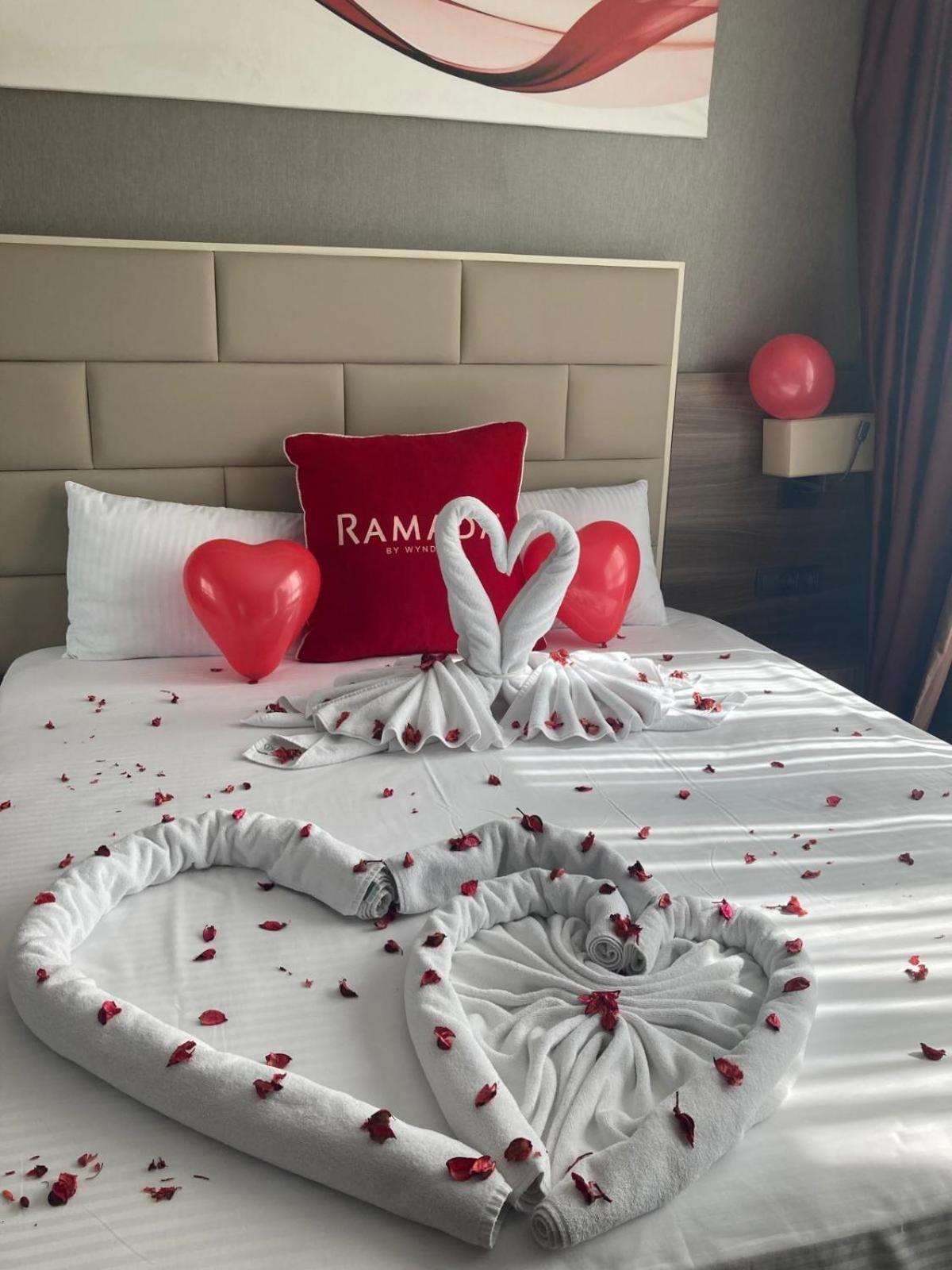 Ramada By Wyndham Sivas Hotel Buitenkant foto